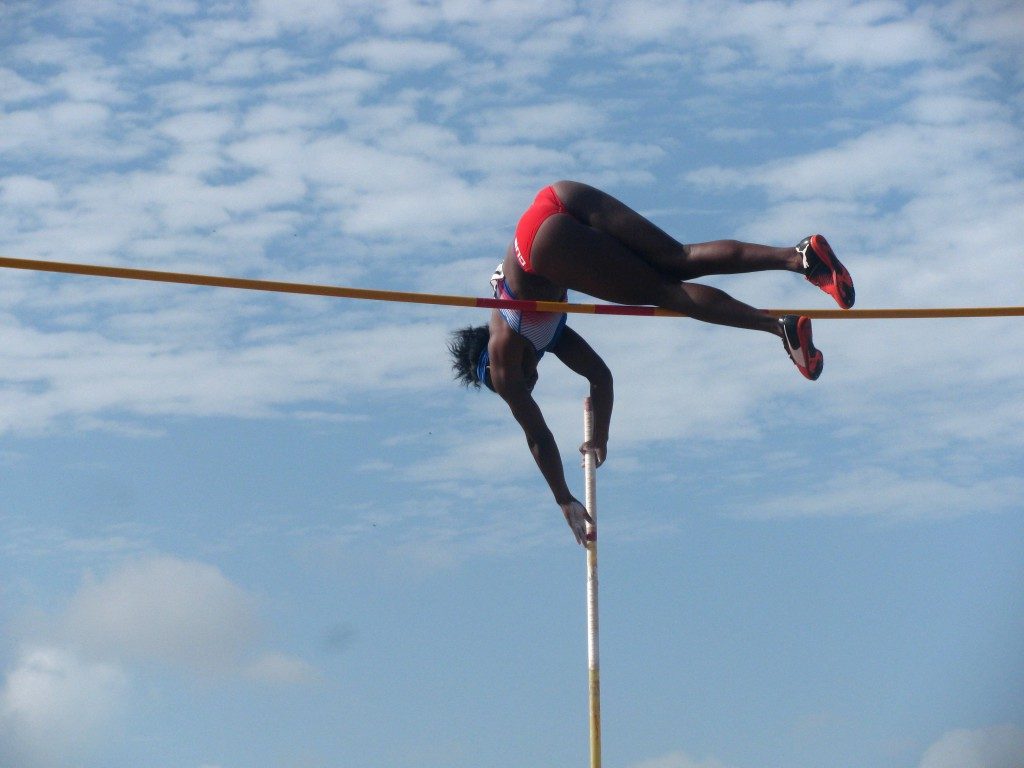 Rosaidi Robles durante la final del salto con pértiga del Internacional Memorial Barrientos 2019