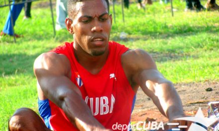 Mena quiebra el récord de Simón en los 100m