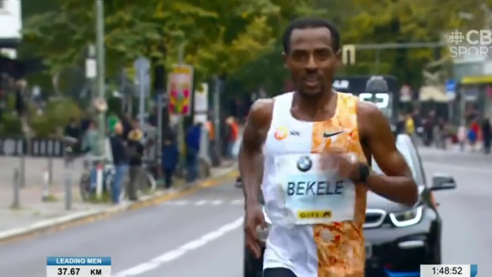 Bekele, 2:01.41, para ganar en Berlín.