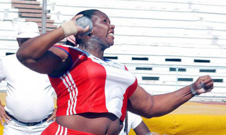 La atleta cubana: Impulsión de la bala