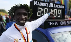Kipchoge destroza el récord del mundo en el BMW Maraton de Berlín
