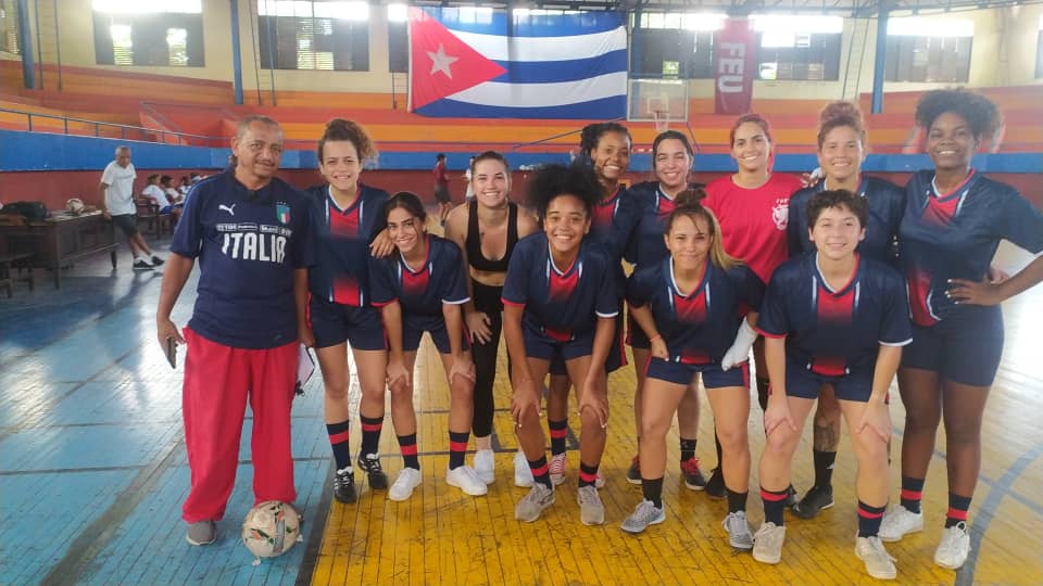 Equipo UH que participa en la II Liga Regional de Futsal Femenino de La Habana/ Foto: Cortesía del Entrevistado